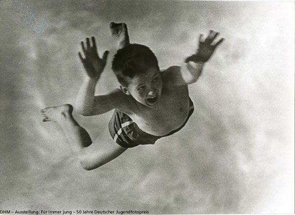 Foto Ulrich Linnemann, Sprung aus den Wolken, 1967