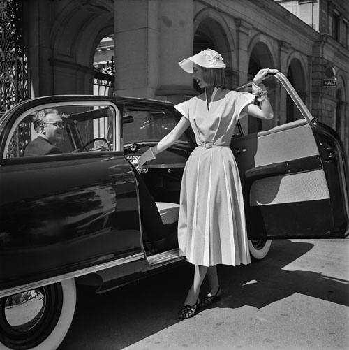 Foto Hans Steiner: Modeaufnahme im Freien, um 1960