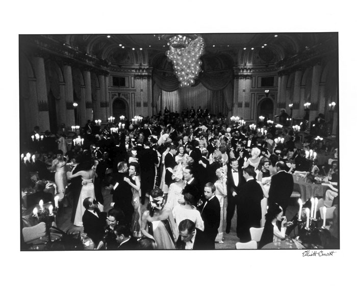 Foto Elliott Erwitt: Truman Capote, „Black and White Ball“, The Plaza Hotel, New York, 1966
