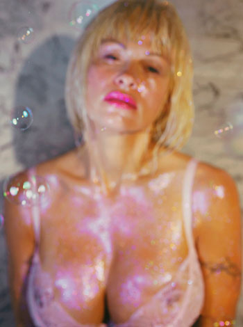 Foto Marilyn Minter: Pink Bra (Pamela Anderson), 2007