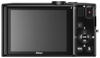 Foto der Rückseite der Coolpix S8200 von Nikon