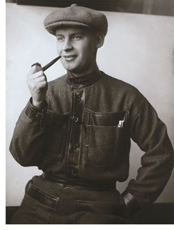 Foto Mikhail Kaufman: Alexander Rodtschenko in Arbeitskleidung, 1923