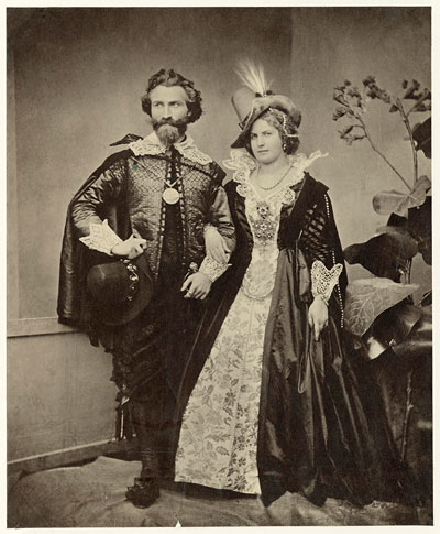 Foto Franz Hanfstaengl: Rubensfest München; Der Maler Heinrich von Pechmann mit seiner Frau als Peter Paul Rubens und Isabella Brant, um 1857