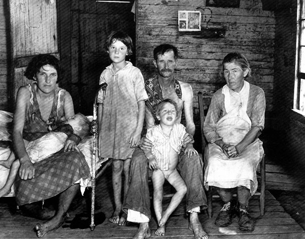 Walker Evans: »Bud Fields and his Family, Hale County, Alabama«, 1936