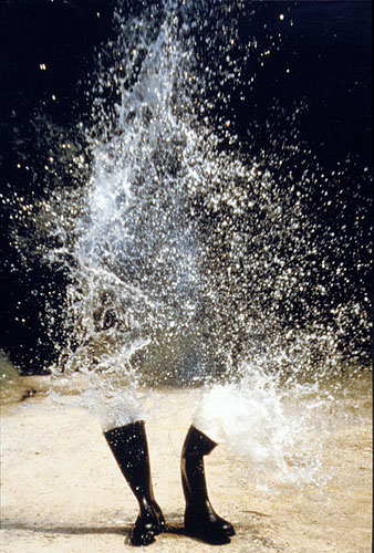 Foto Roman Signer, Wasserstiefel Explosion, 1986