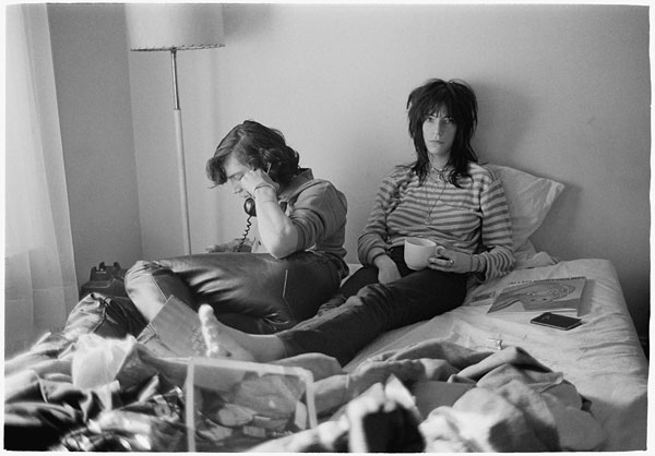 Foto Judy Linn, Patti und Robert im Bett im Chelsea, 1970er