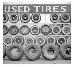 Foto: „Used Tires, New Mexico“ von Emil Schulthess