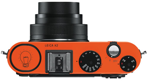 Foto der Oberseite der Leica X2 »Edition Paul Smith«