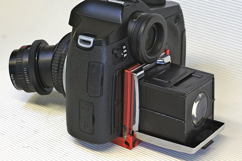 Foto der Leica S2 mit Lichtschacht der Hasselblad-V-Serie
