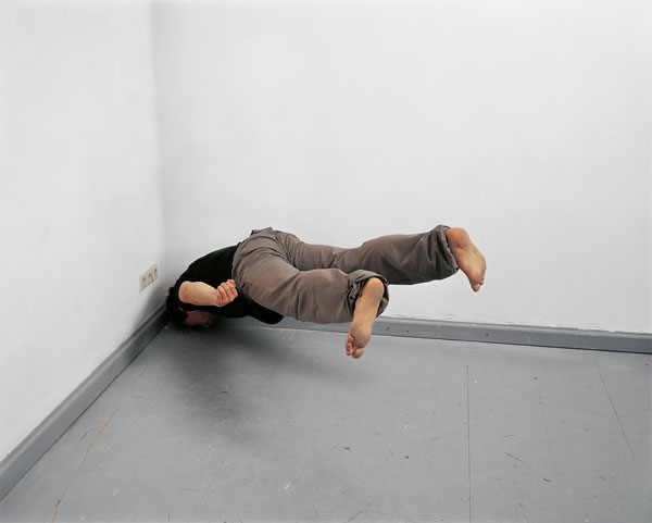 Foto Björn Siebert, Man Jumping Into a Corner [Remake]