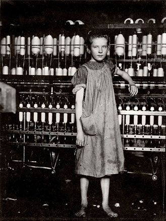 Foto Lewis Hine, Spinner in New England mill