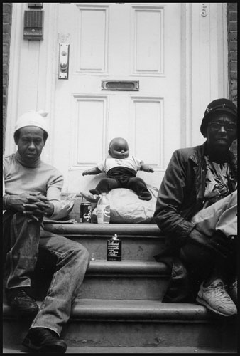 Foto Jörg Rubbert, Two men with puppet, South of Houston Street (SoHo), 1990