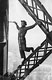 Foto Marc Riboud, Maler auf dem Eiffelturm, 1953