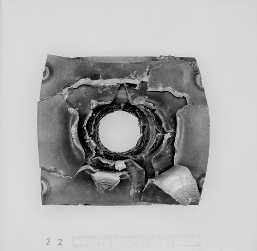Foto - Mit Hohlladungen beschossene Eisenplatten