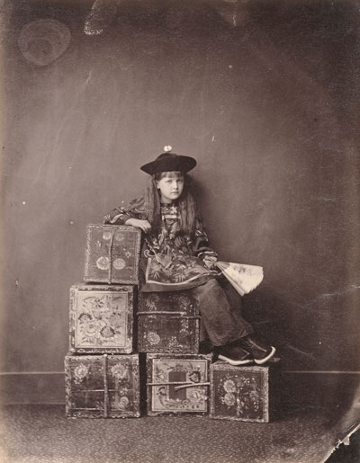 Foto Lewis Carroll (1832–1898), Alexandra „Xie“ Kitchin als chinesischer „Tea-Merchant“ (on Duty), 1873