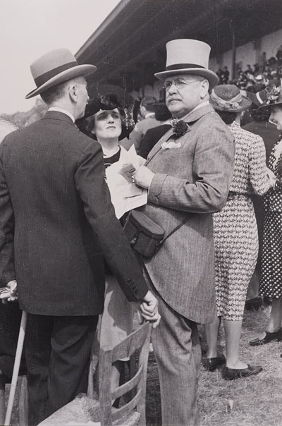Foto Regina Relang, Ohne Titel, aus der Serie „Rennen Auteuil-Longchamps“, Paris, 1938/39