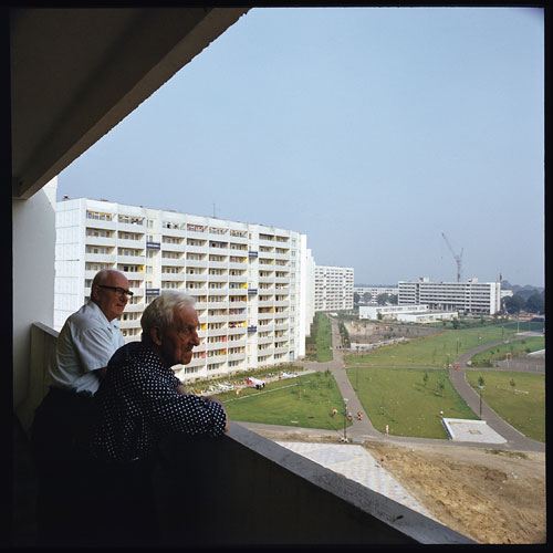 Foto Martin Schmidt: Blick vom Balkon des Altenheimes im Allendeviertel Berlin-Köpenick, 1980
