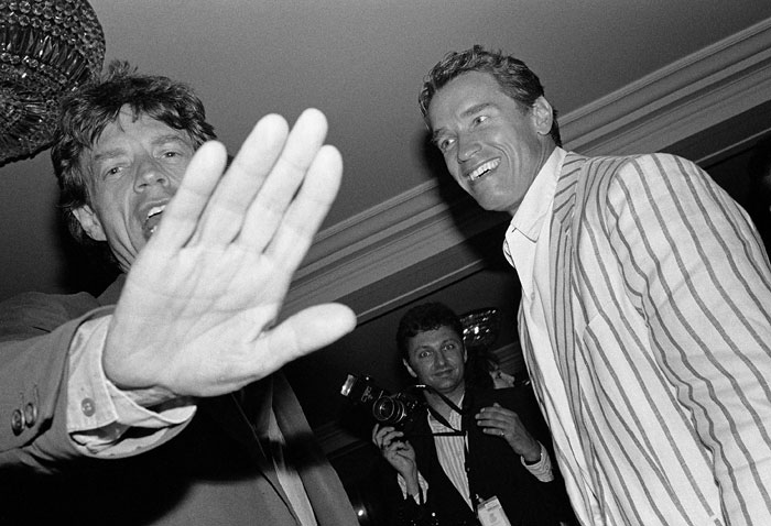Foto Jean Pigozzi, Mick Jagger et Arnold Schwarzenegger, Hôtel du Cap, Antibes, 1990