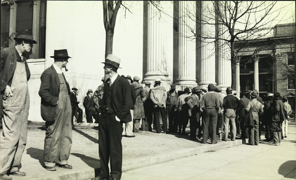 Foto Walker Evans, Crowd In Public Square, 1930er