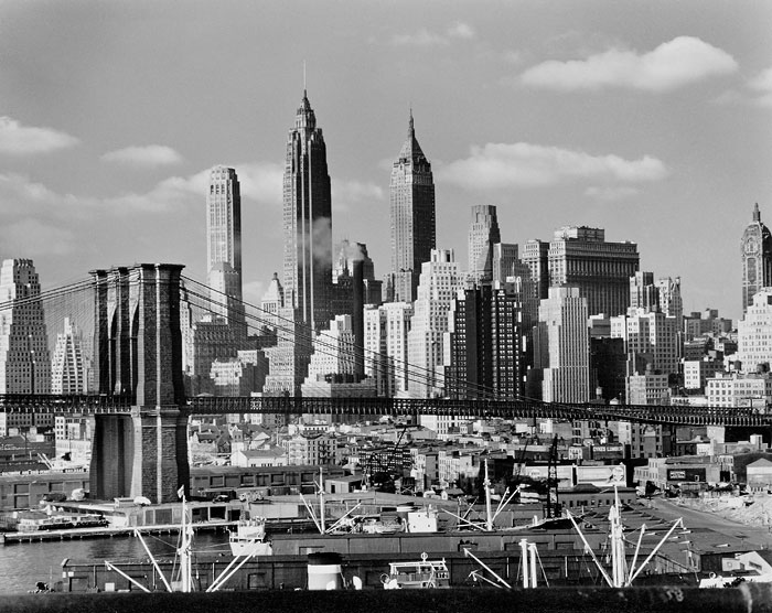 Foto Andreas Feininger „Brooklyn Bridge und die Skyline von Manhattan, New York“ (1950)