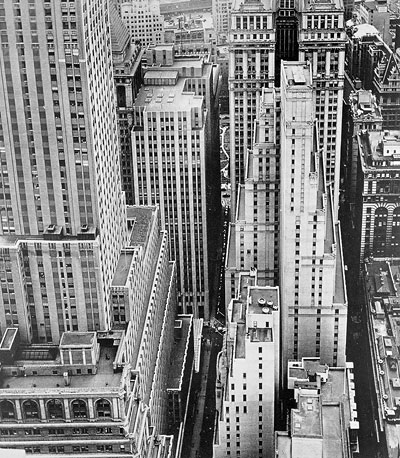 Foto Andreas Feininger “Finanzbezirk, Pine Street, New York” (1940)