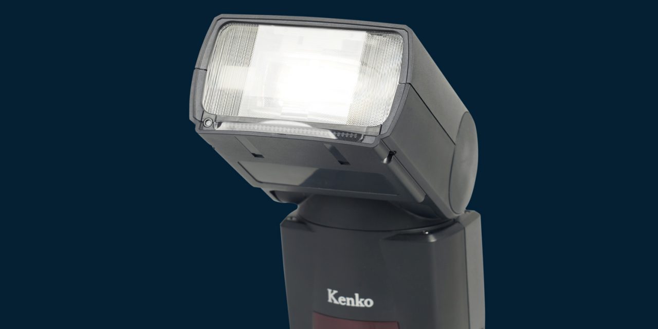 Systemblitz AI Flash AB600-R von Kenko richtet Reflektor automatisch aus