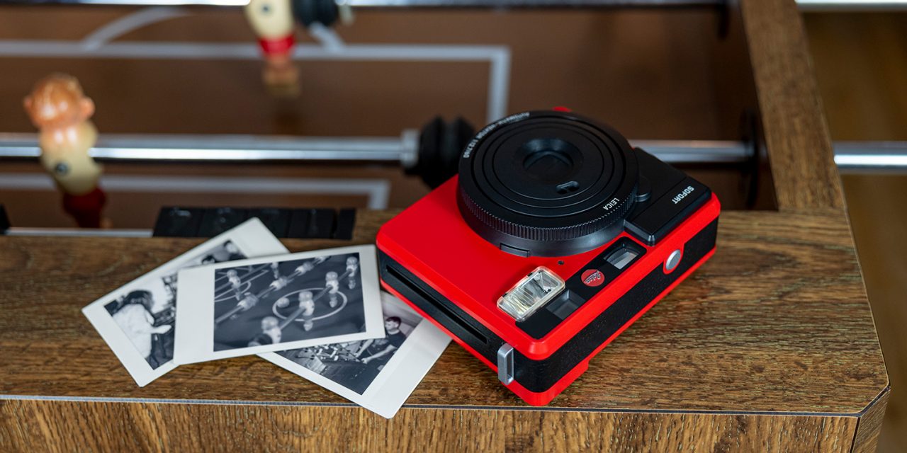 Leica Sofortbildkamera ist jetzt auch in Rot zu haben