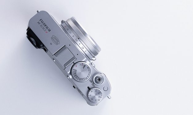 Fujifilm präsentiert Edel-Kompakte X100V mit Klappdisplay und 26 Megapixel (aktualisiert)