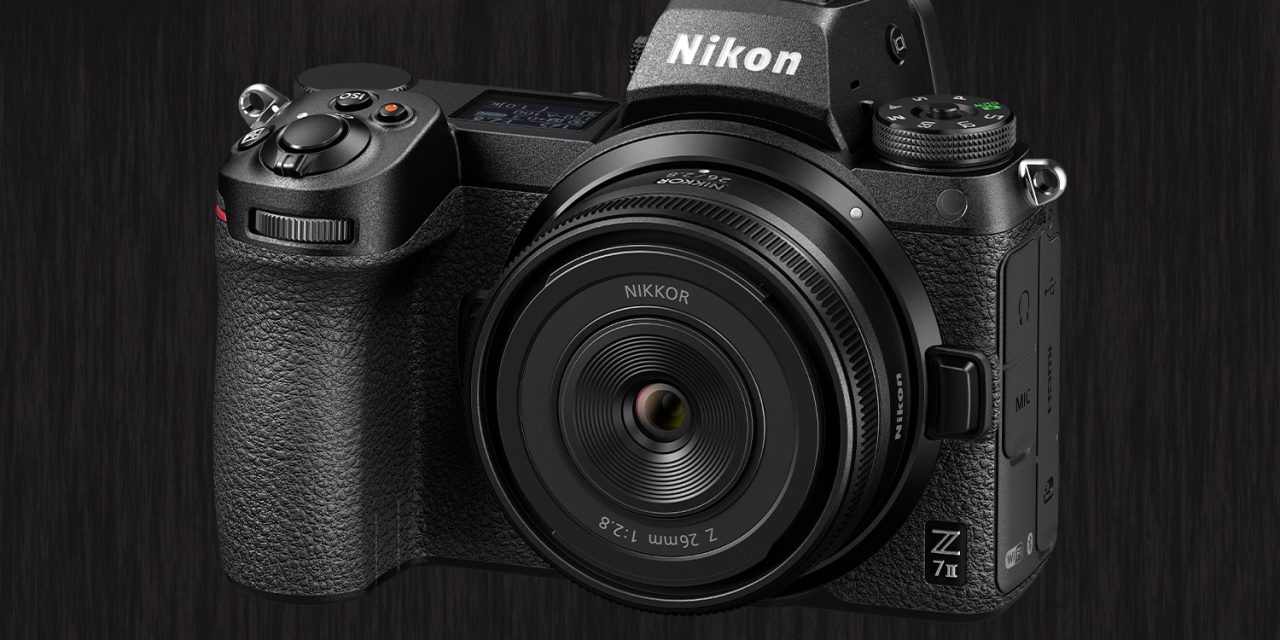 Das neue Nikon Z 26mm F/2.8 Pancake – superkompakt und federleicht